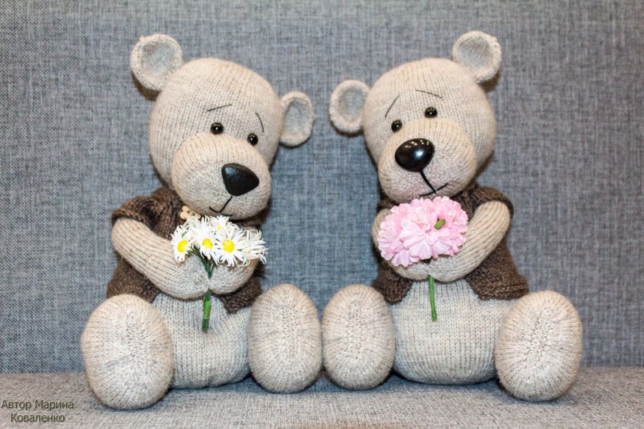 Бурый медведь с медвежатами