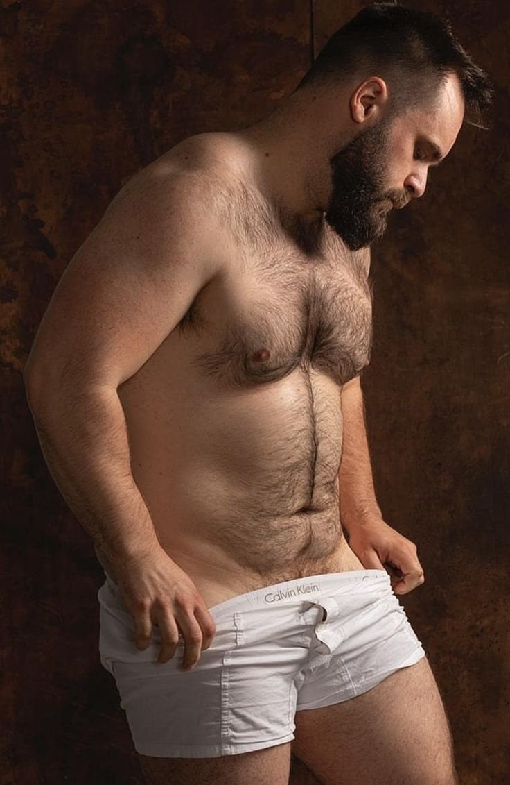 Мужчина с пузиком