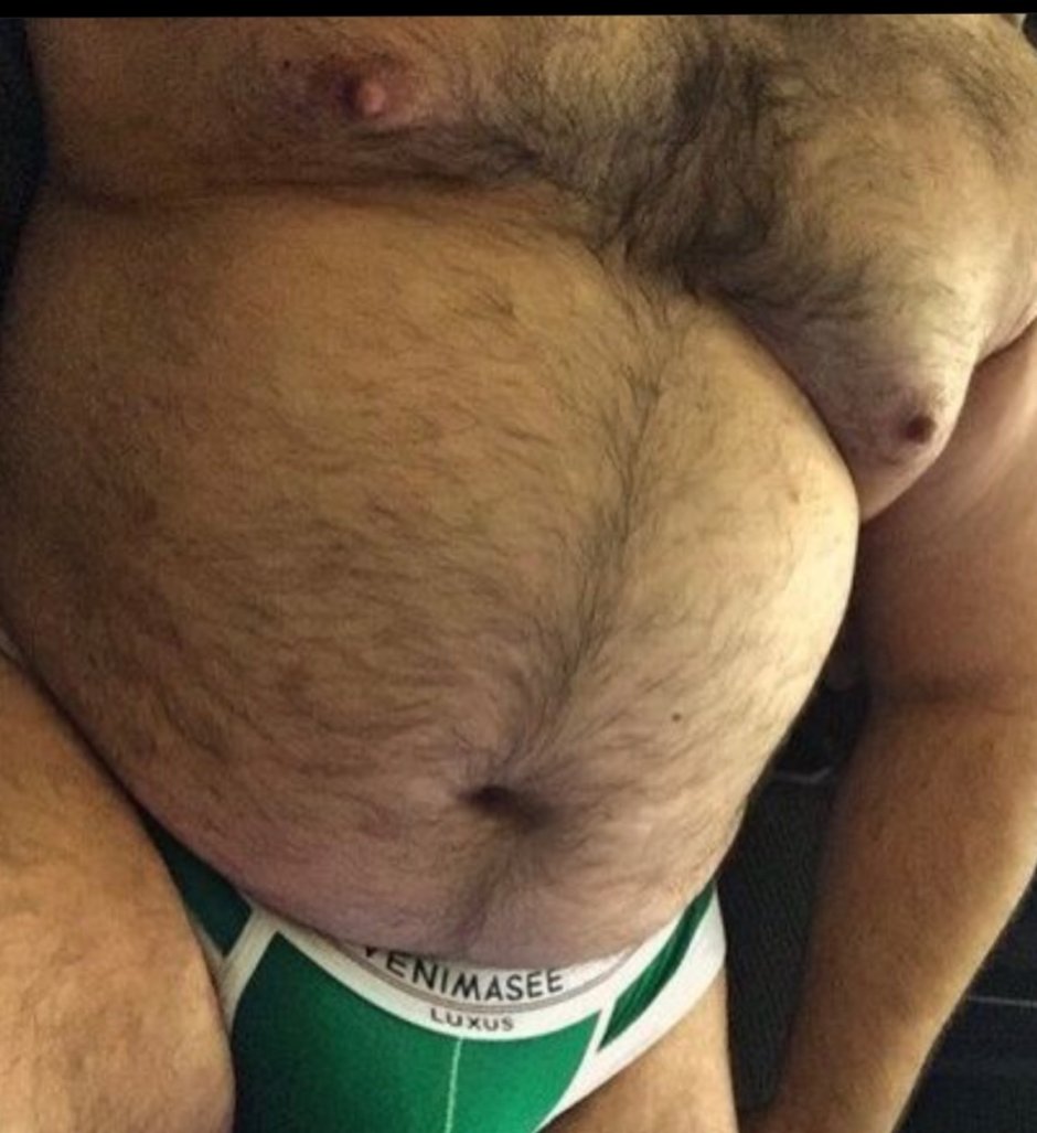 Мужчины с большими яичками