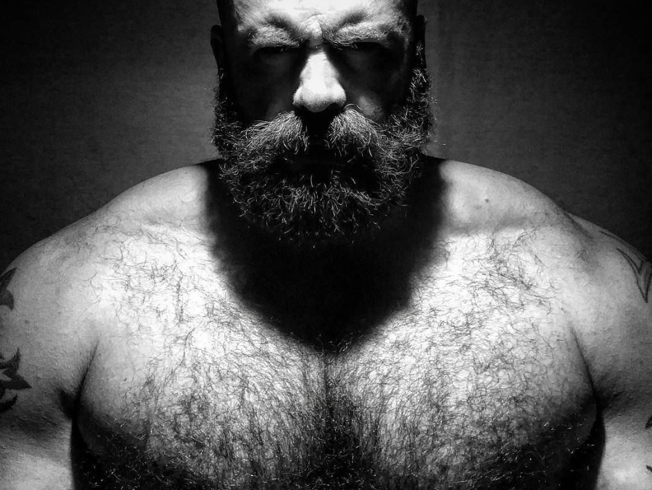 Толстые бородатые мужики