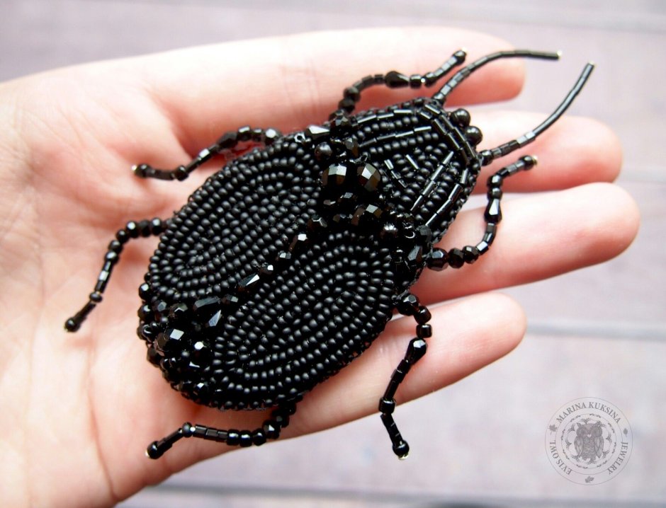 Брошь Жук из бисера черный