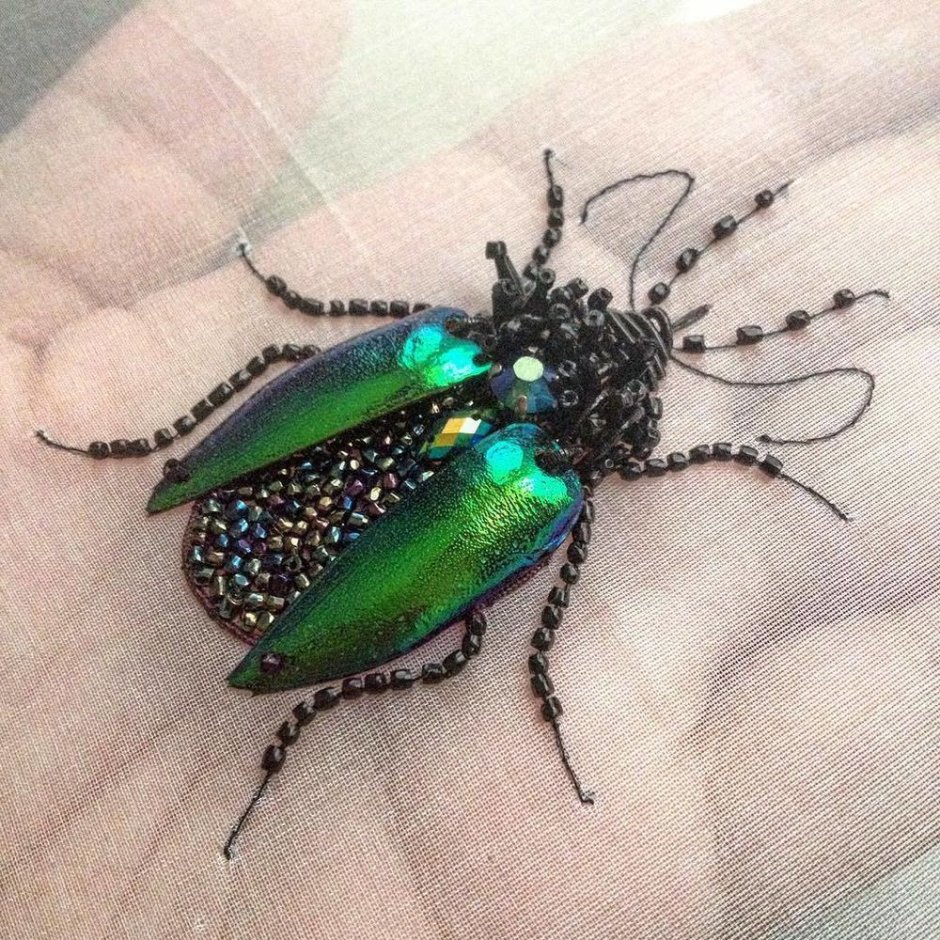 Вышитые жуки