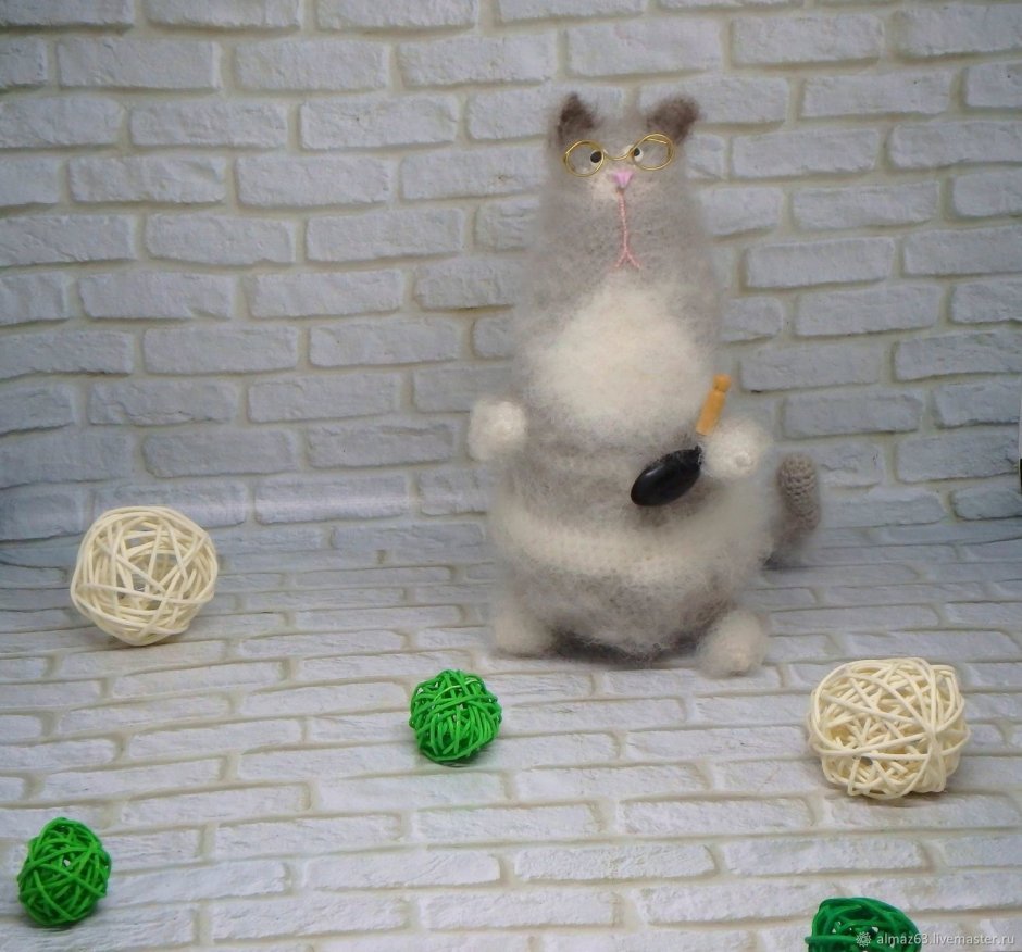 Кошка готовит