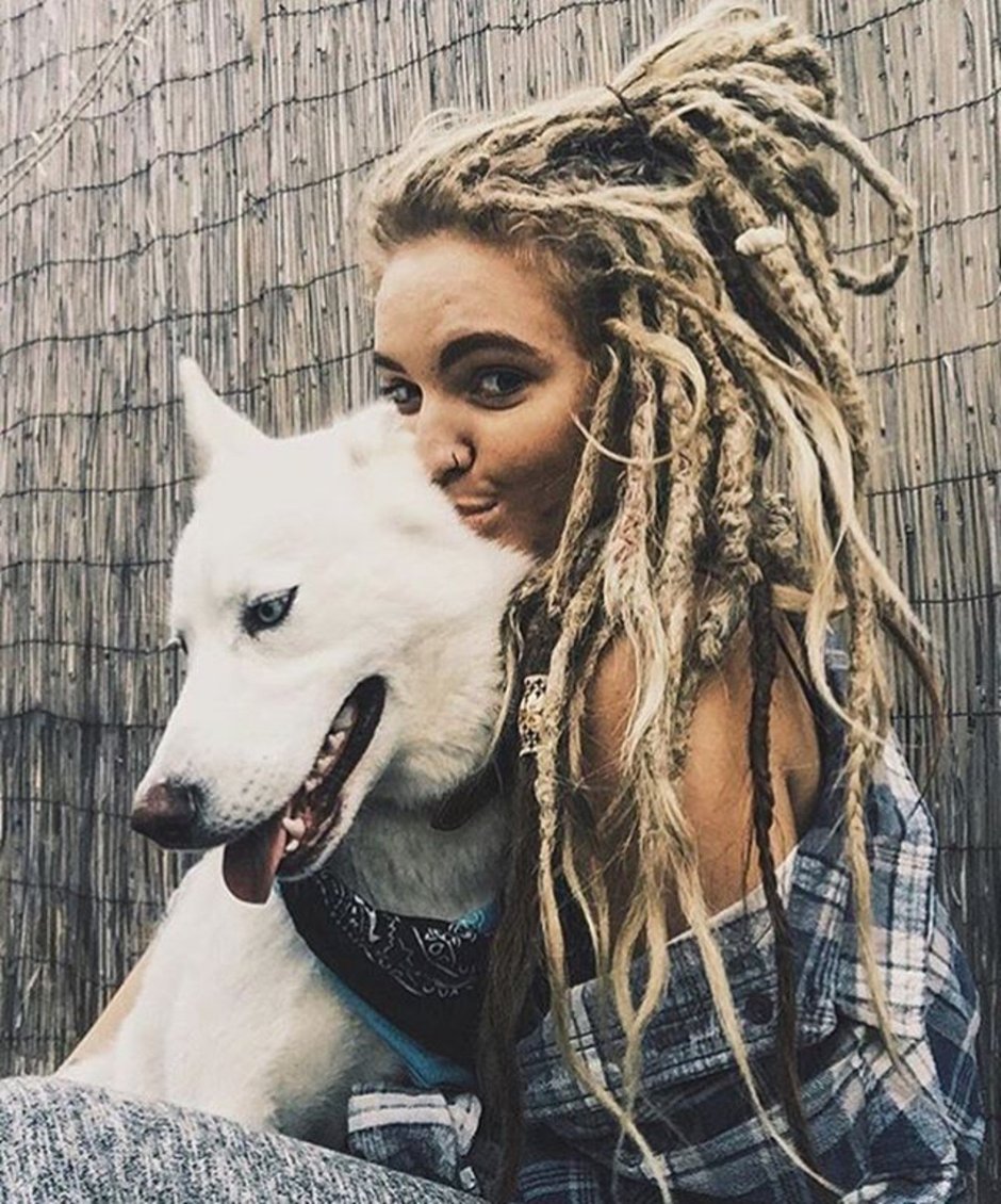 Блондинка с дредами арт