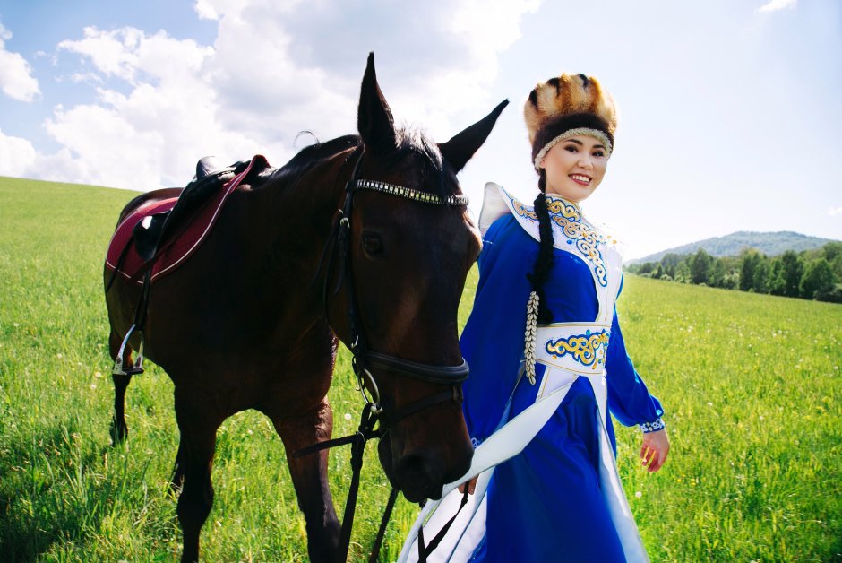 Алтайский национальный костюм чегедек