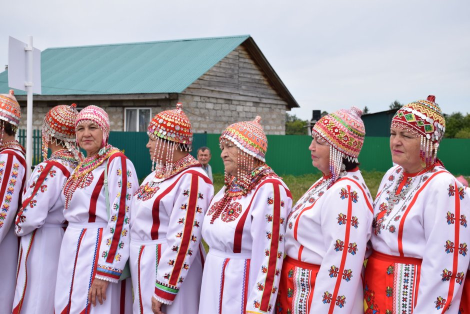 Чувашская девушка в национальном костюме